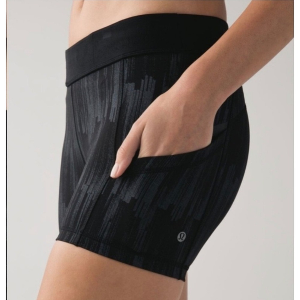 Lululemon What The Sport Short Full-On Luxtreme Scratch Match Black Multi Size 4
